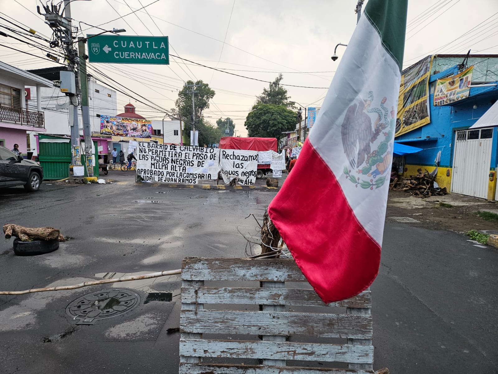 La gota que derramó el vaso, bloquean carretera en San Gregorio frente a desatención de autoridades La gota que derramó el vaso, bloquean carretera en San Gregorio frente a desatención de autoridades